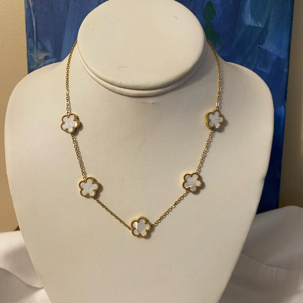 Gold and White Flower Necklace - Picture 3 of 5
